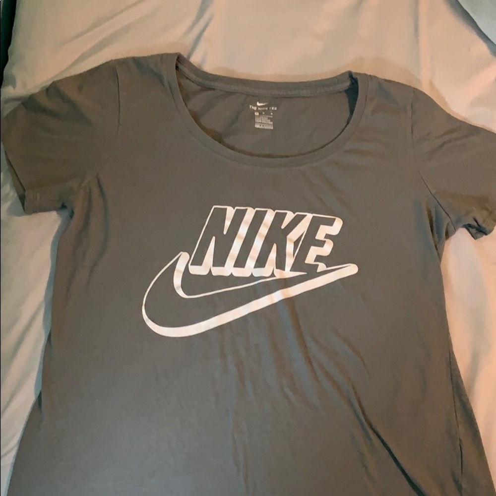 nike t shirt
